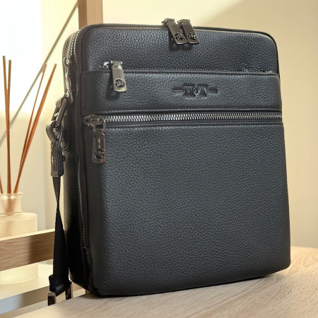 Сумка чоловіча через плече із натуральної шкіри HT 16581 чорна